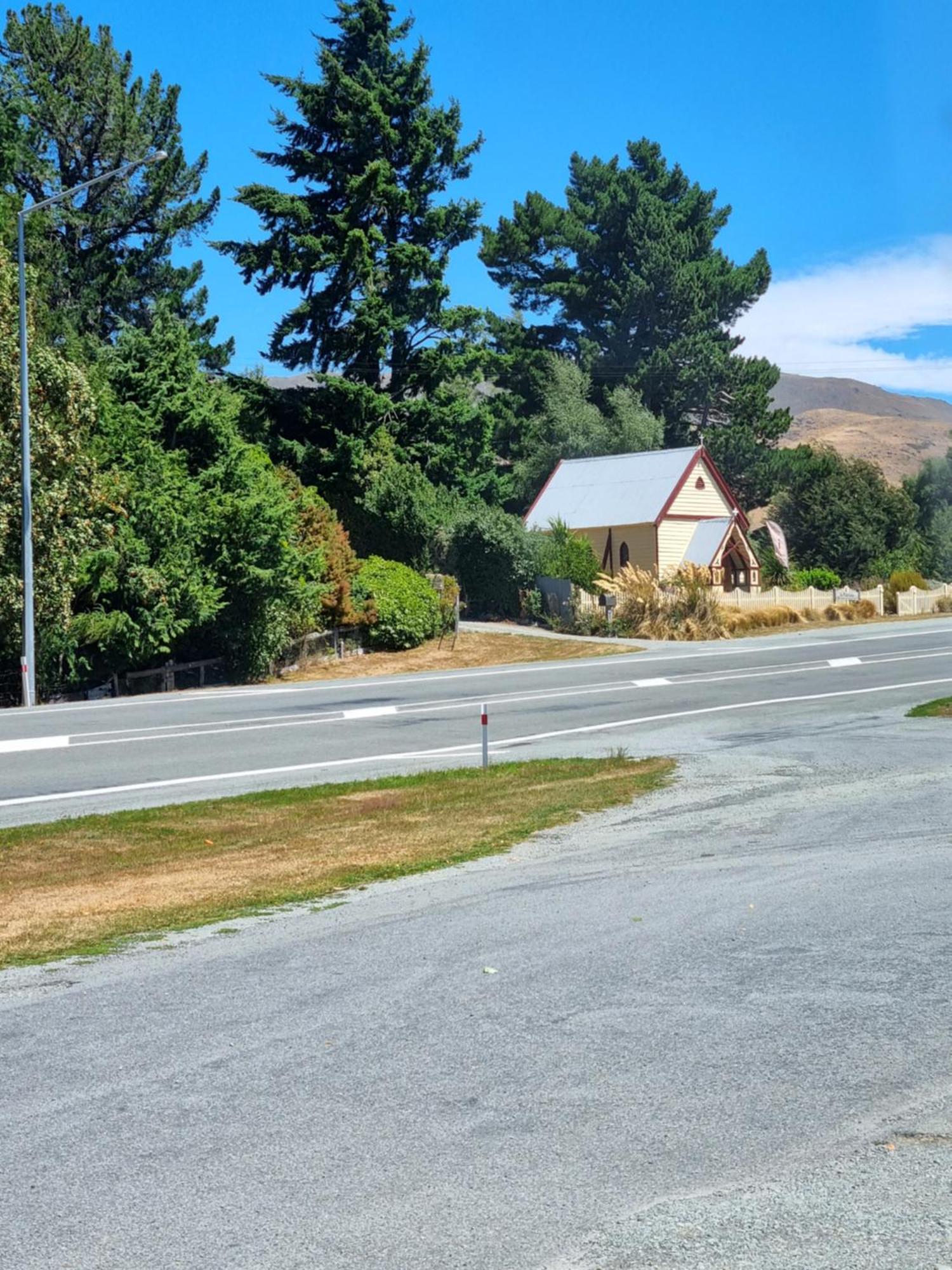 Burkes Pass Country Motels Exterior photo