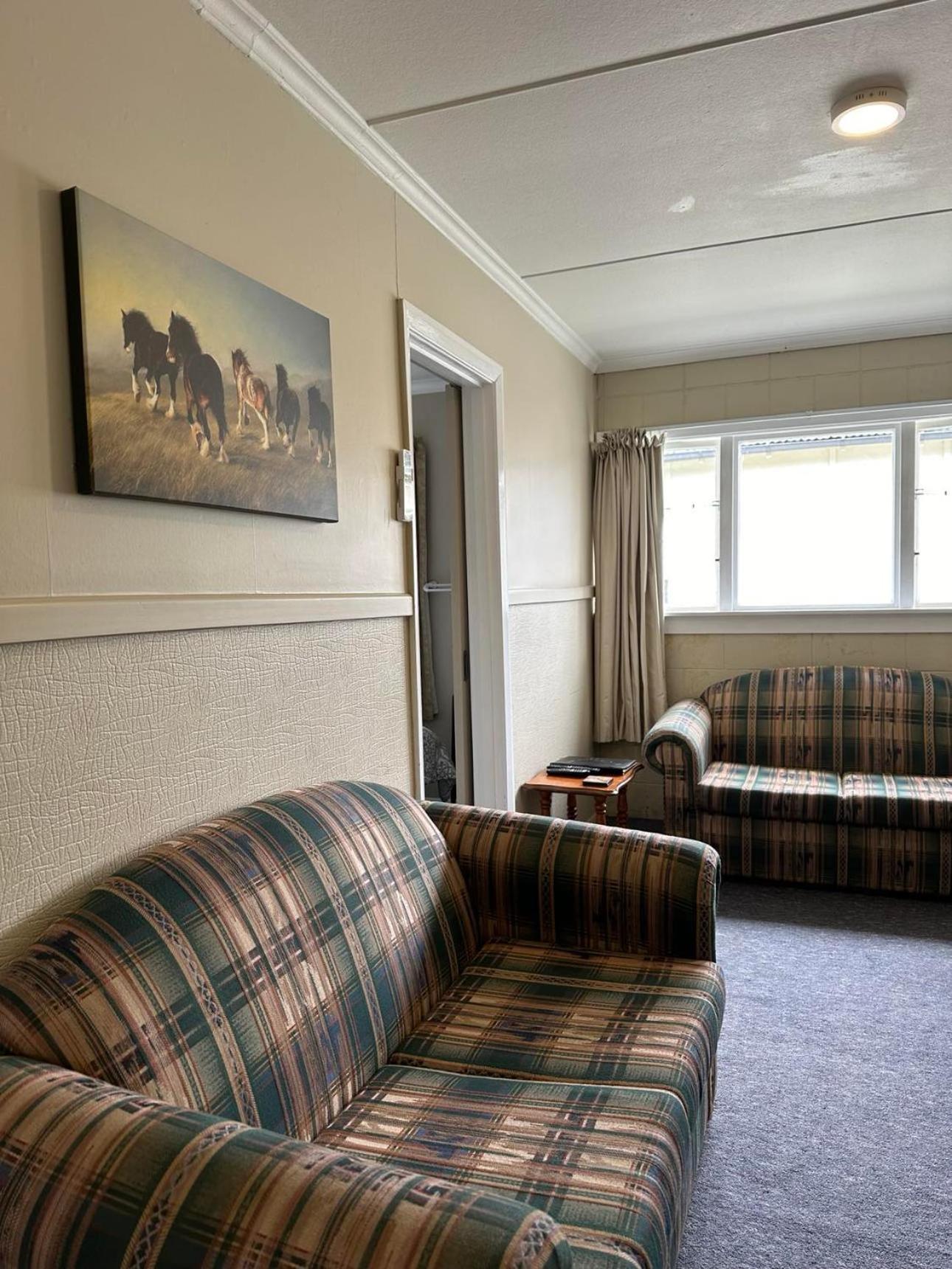 Burkes Pass Country Motels Exterior photo