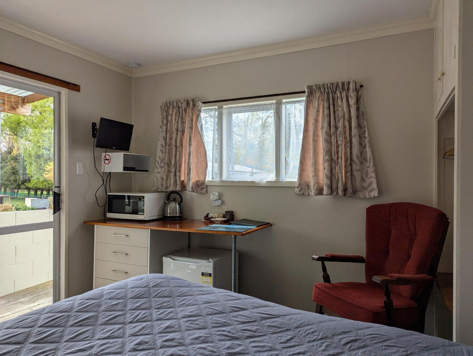 Burkes Pass Country Motels Exterior photo