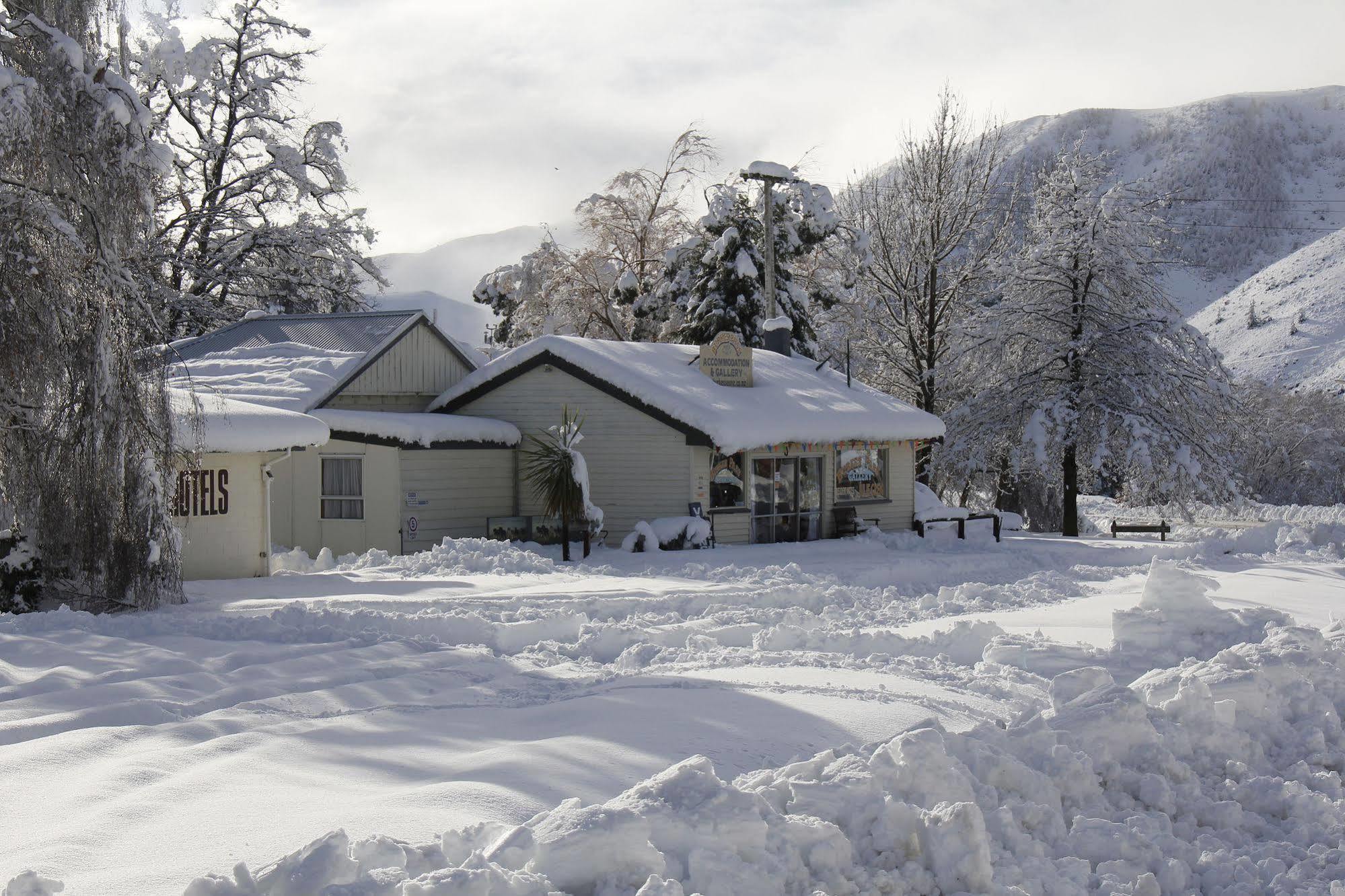 Burkes Pass Country Motels Exterior photo